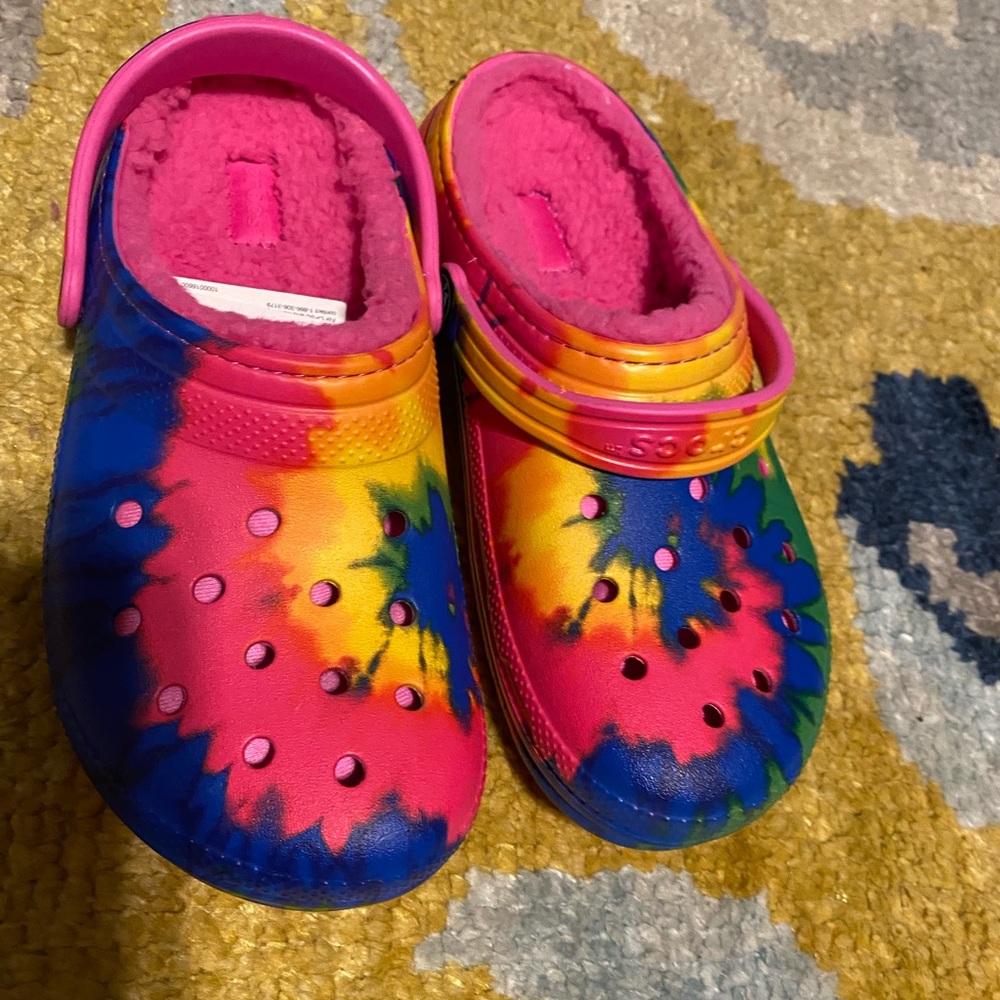 NWT Tie Dye Rainbow Crocs size 4